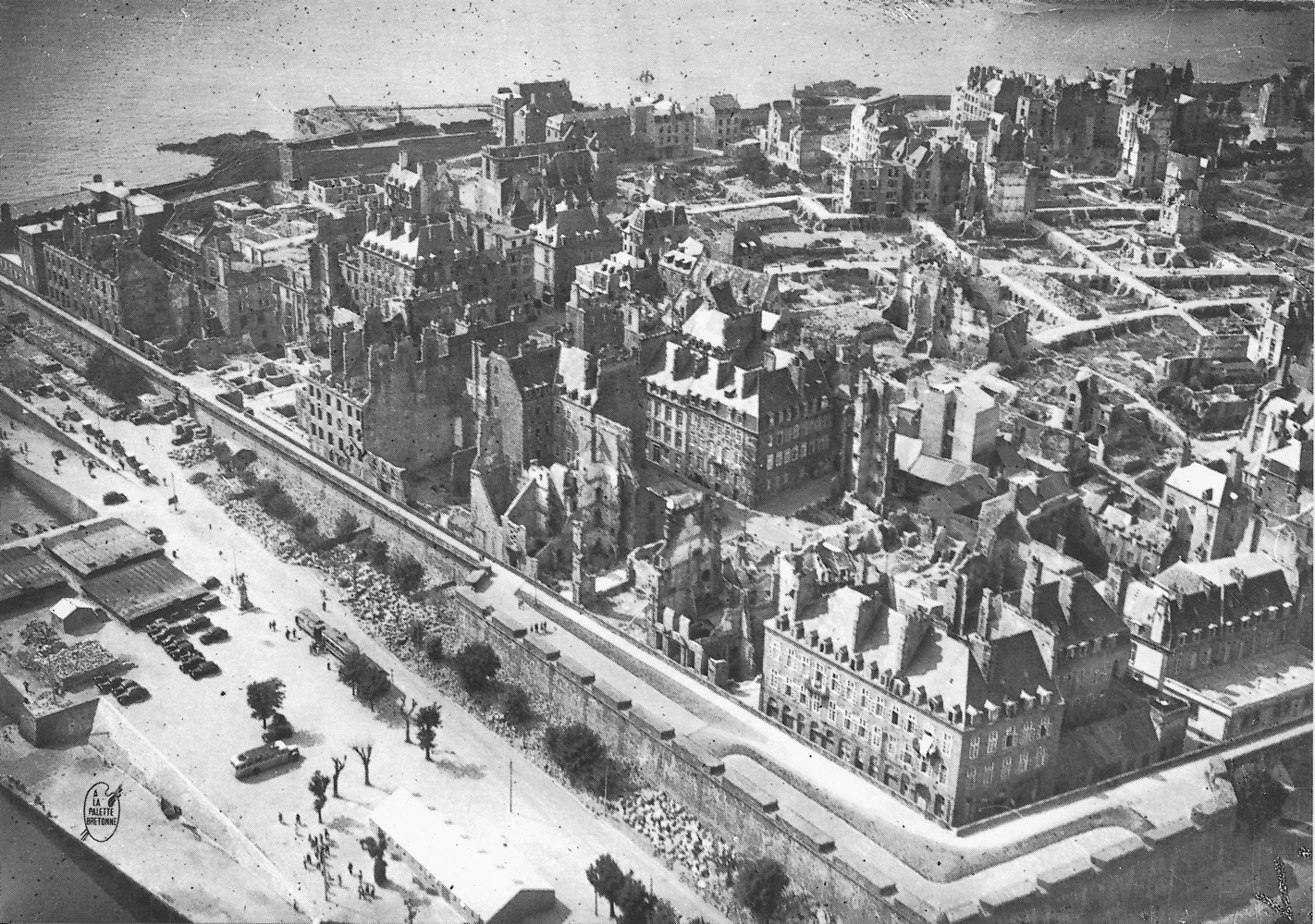 Saint-Malo_après_la_bataille_de_1944