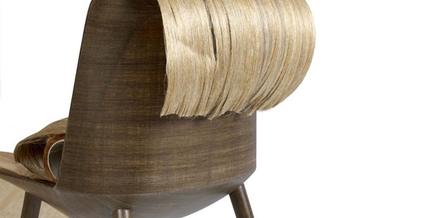 O designer usou camadas de fibra de linho para dar leveza e resistência à cadeira (Foto Divulgação)